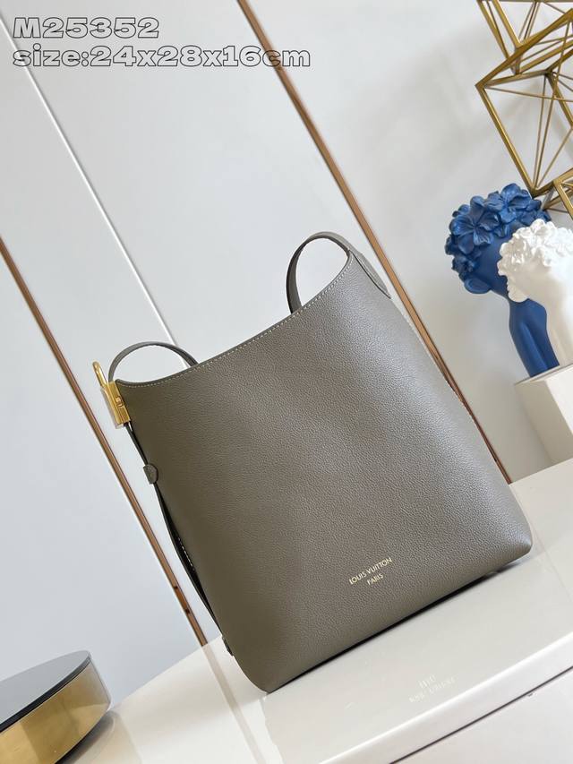 Factory Price: p Premium Original M25352 Dark Green Low Key Hobo Small Handbag.