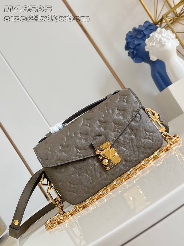Factory Price: Premium Original M46595 Light Green Embossed. This Pochette M