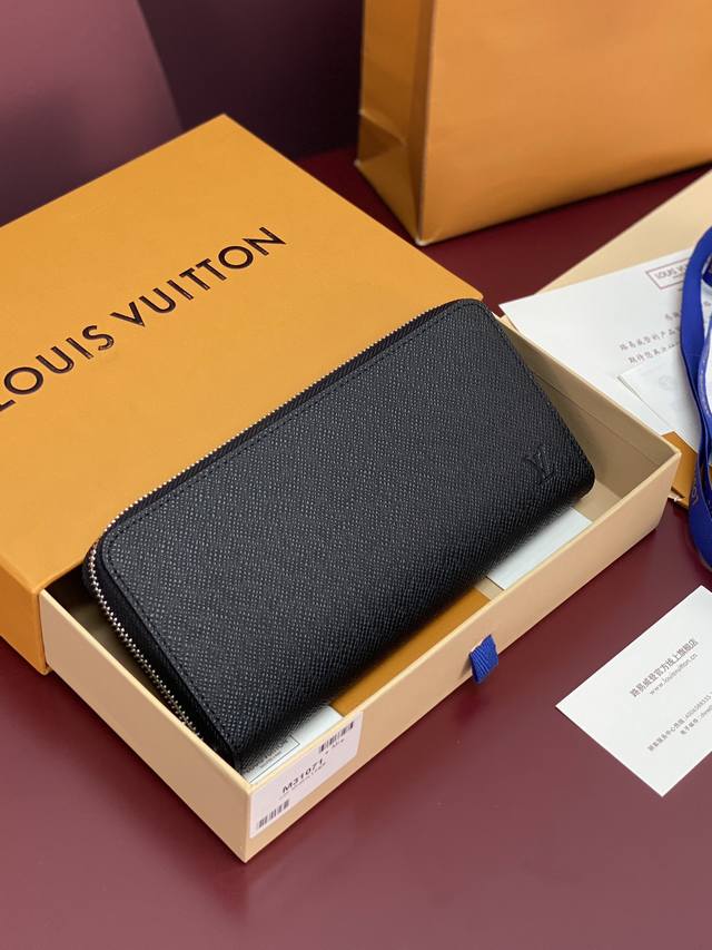 Factory Price p M31071 Saffiano Black! This practical Zippy wallet, crafted fro