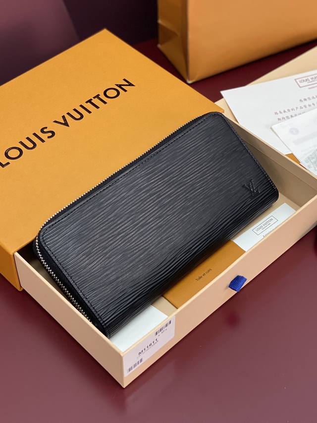 Factory Price p M11611 Water Ripple! This Zippy wallet, crafted from Monogram c