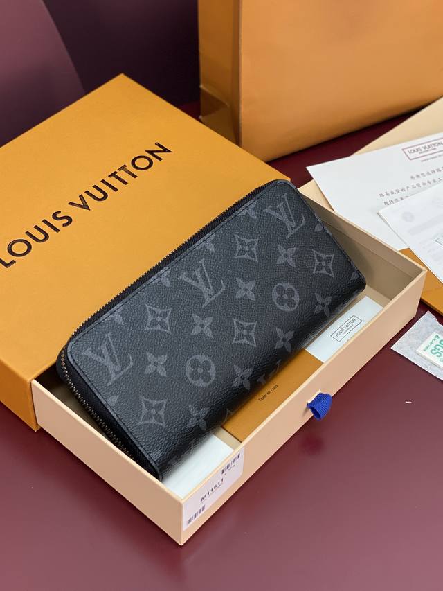 Factory Price p M11611 Black Flower! This Zippy wallet, crafted from Monogram c
