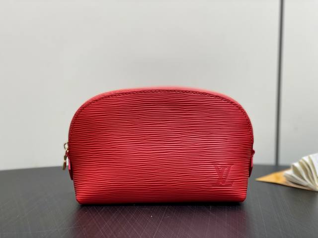 Original boutique M15197 Red Water Ripple Cosmetic Bag, new this season, the Poc