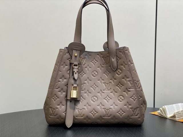 Original boutique M25858 Khaki Green M25890 Full Leather Embossed Shoulder Bag