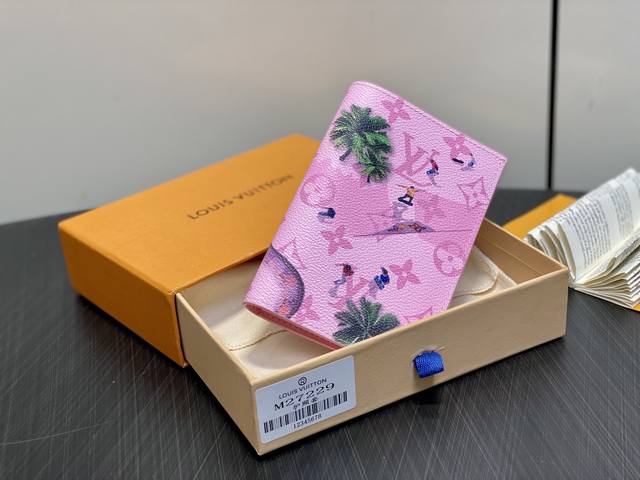 Original boutique M27229 Pink Print Passport Holder Passport Cover Early Access