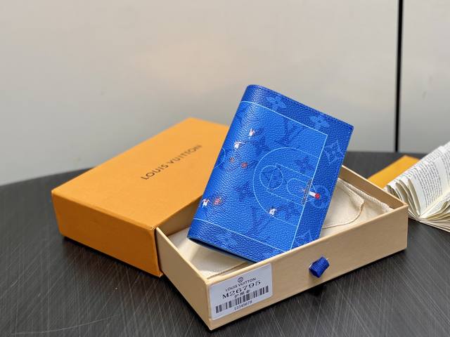 Original boutique M26795 Blue Print Passport Holder Passport Cover Early Access