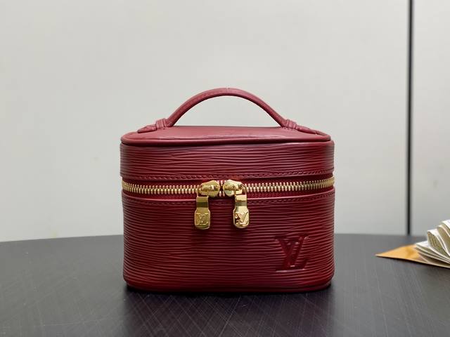 Original boutique M25857 Burgundy Water Ripple Cosmetic Bag, the new Nice Nano