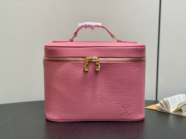 Original boutique M25856 Pink Water Ripple Cosmetic Bag, new for the season. Ni