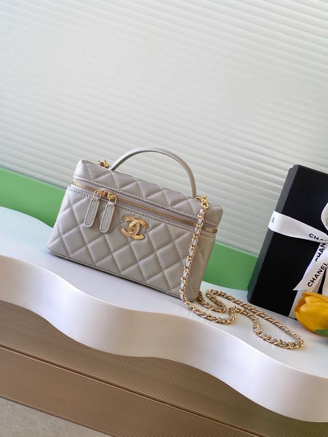 Chanel Sheepskin Buckle 25C Lp Handle Cosmetic Bag/Box BagVery classic and durab