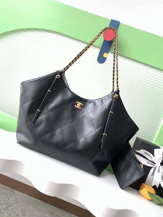 25S Comparison of the same tote bag by G-Dragon. . This tote bag is so comforta