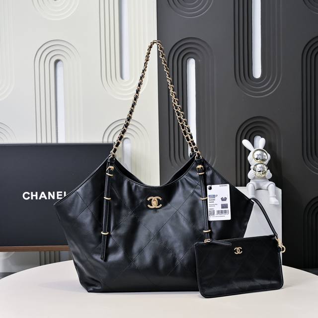 The Chanel Maxi tote that G-Dragon wore at the airport is finally here! The cout