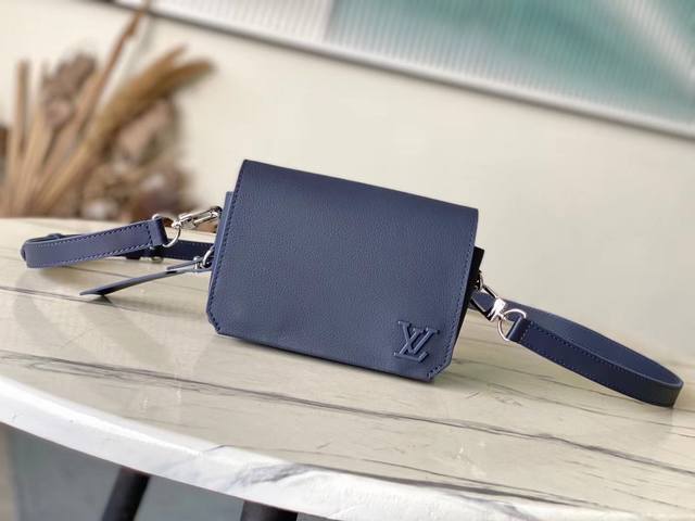 Top-grain leather, original M11483. This ink blue Fastline mini handbag features