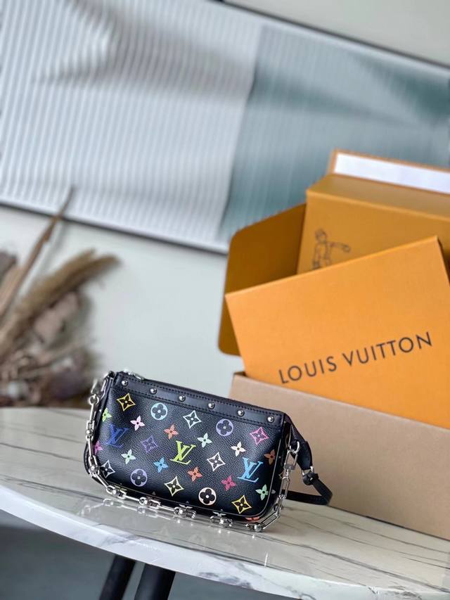 Premium Original M13663 Black. This Pochette Accessoires handbag is crafted fro