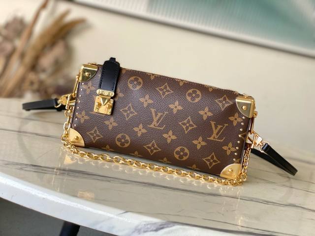 premium original M13147 Slimtrunk handbag, featuring steel hardware, made an el