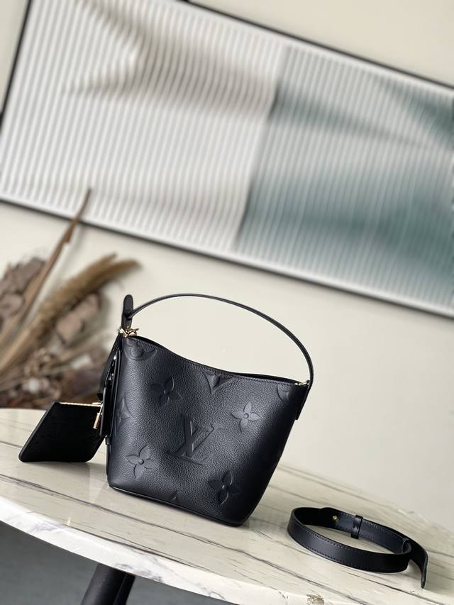 Original, top-grain leather, M13480. This black Alinbb handbag embodies modern