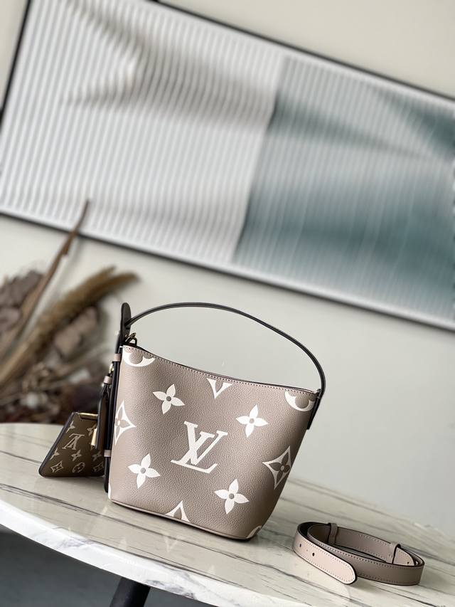 Original, top-grain leather, M13045, in Elephant Gray. This Alinbb handbag embo