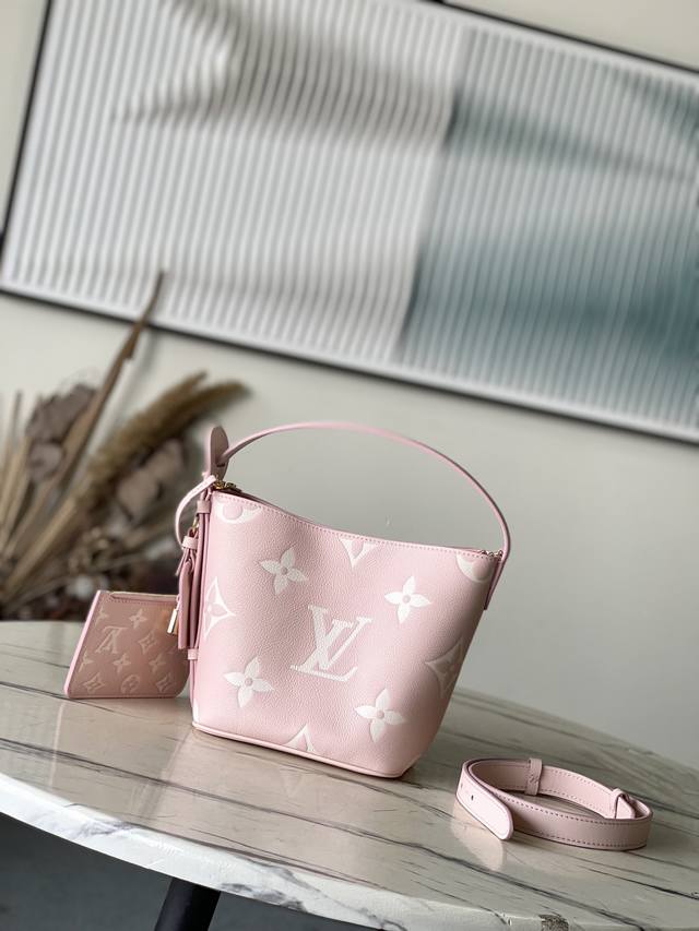 Original, top-grain leather, M13453, pink. This Alinbb handbag embodies modern