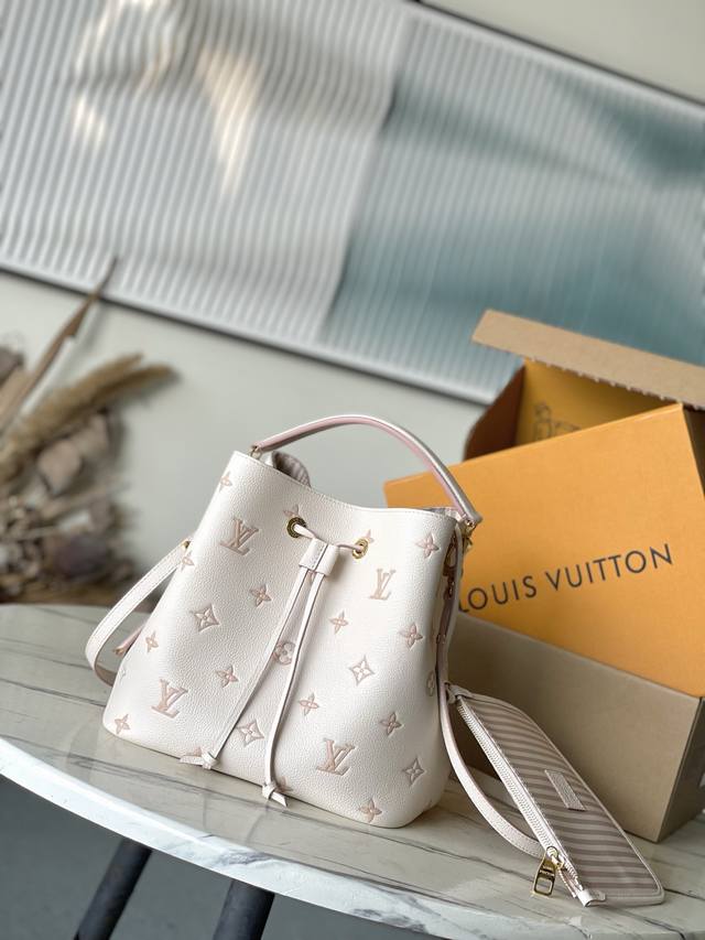 Top-grain leather, original M14401. This medium Neonoe handbag features a monoch