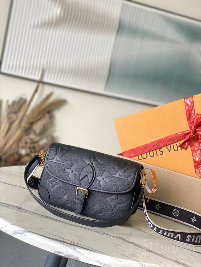 Top-grain leather, original M46386. This Diane handbag features Epi leather embe