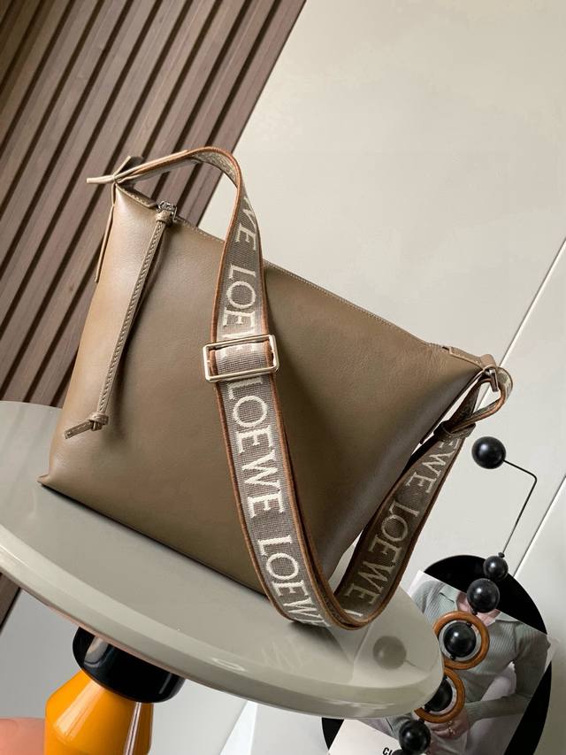 The small Cubi crossbody bag makes a stunning appearance. The Cubi is a real sur