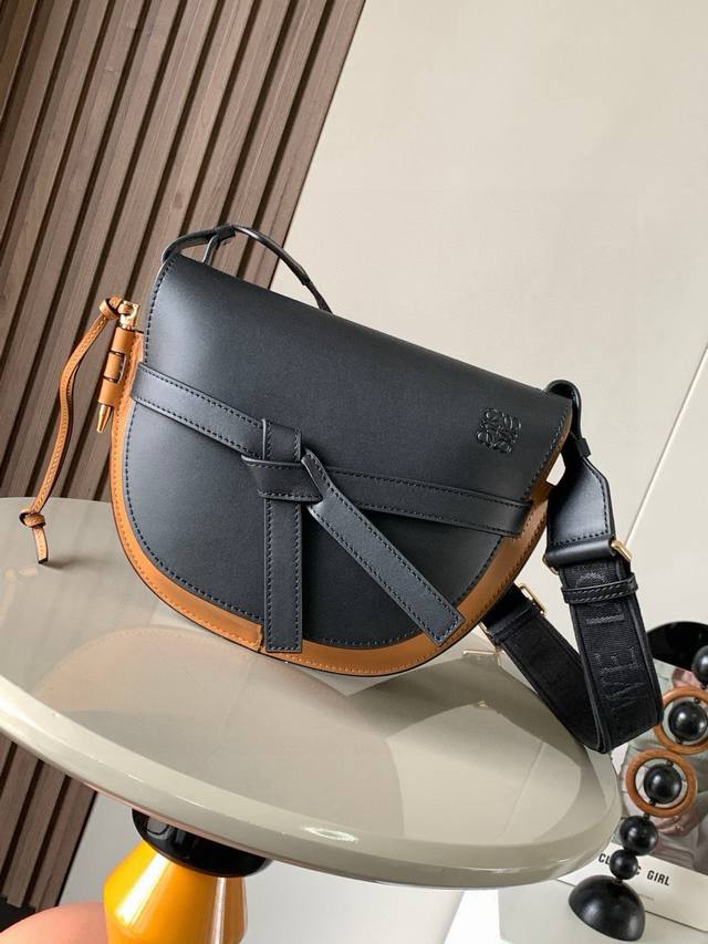 A popular small 25cm saddle bag with a new lettered wide shoulder strap. The wid