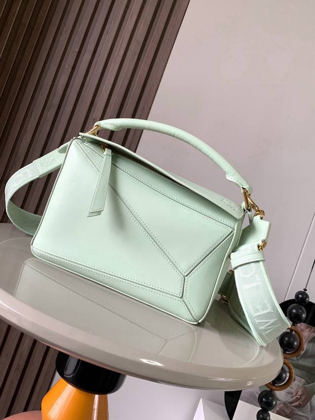 Geometric 24cm puzzle handbag! Made of imported Nappa calfskin leather, the Luoj