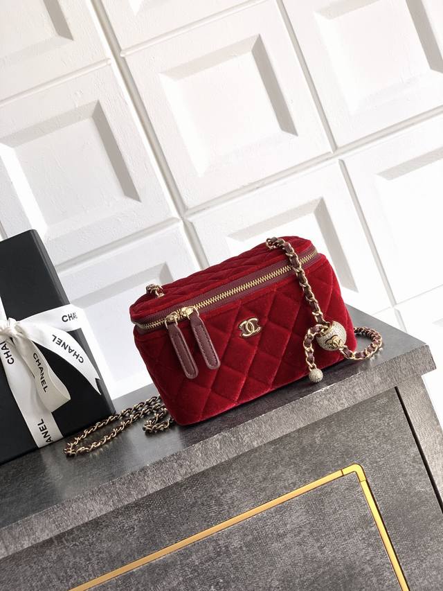 A top-tier, original, bright red 2304 silk, diamond, and gold bead clasp. This