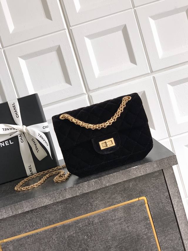 Top-grade original Chanel 5522 25A velvet black upgraded 20cm mini F replica. Ma