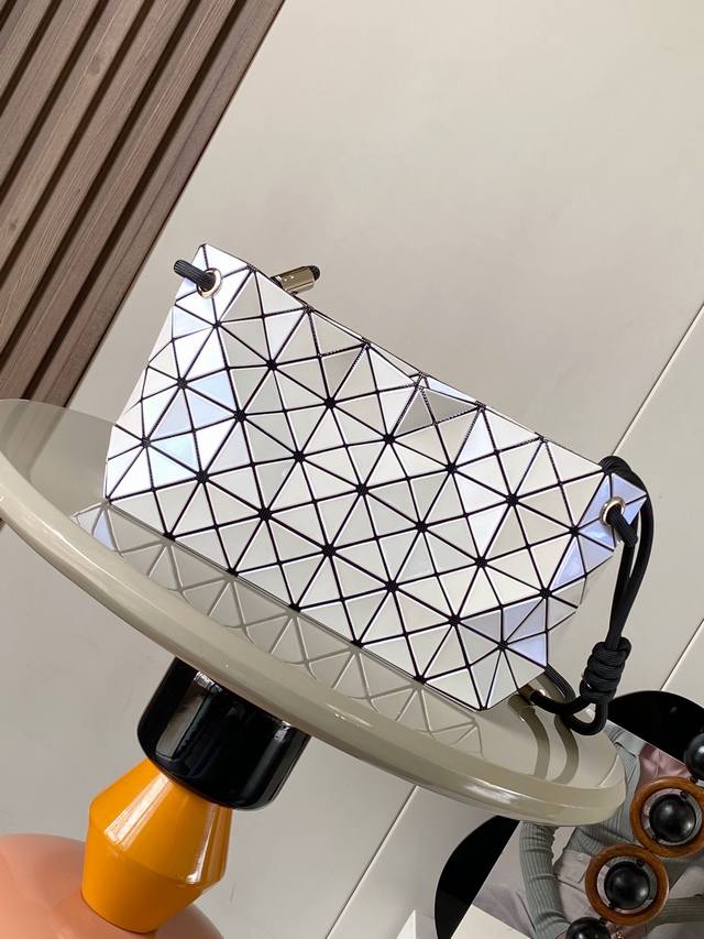 Original single running volume Issey Miyake Bao Bao Size: 15.7Cm