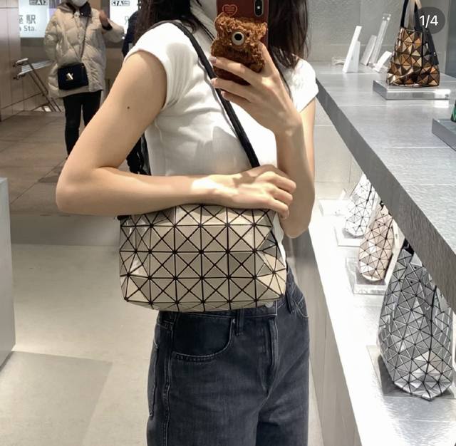 Original single running volumeNew product# Tofu bagLoop seriesIssey Miyake