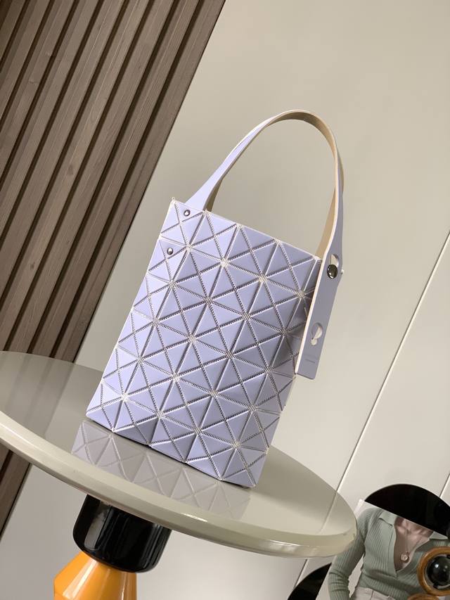 Original single running volume Issey Miyake Bao Bao Size: 20Cm*24Xcm*2Cm Issey M