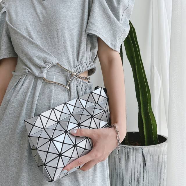 Original single running volumeNew product# Tofu bagLoop seriesIssey Miyake