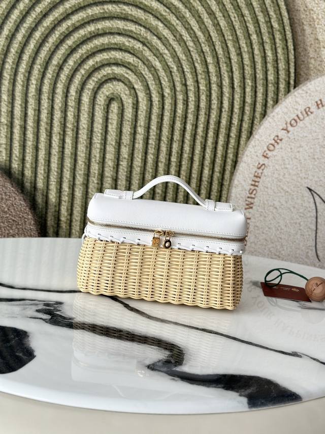 L19 Bamboo and Rattan White Extrapocket. This compact handbag combines handwoven