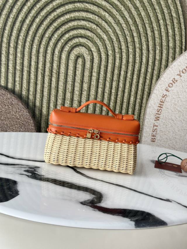 L19 Bamboo and Rattan Orange Extrapocket. This compact handbag combines handwove
