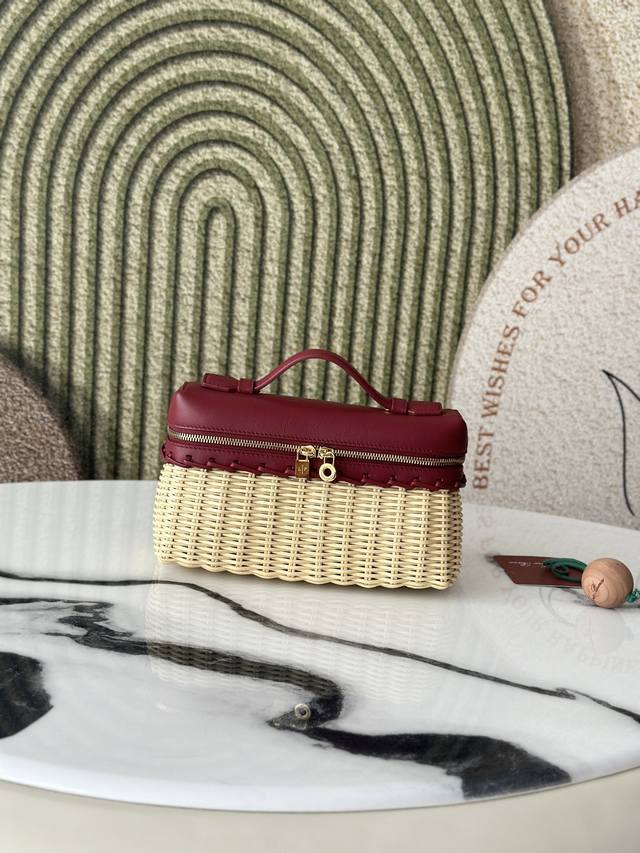 L19 Bamboo and Rattan Red Bean Extrapocket. This compact handbag combines handwo