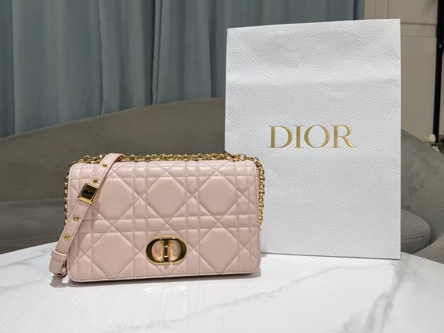 Premium Original Medium [Large Raglan] Pink . This Soft Dior Caro handbag, a n