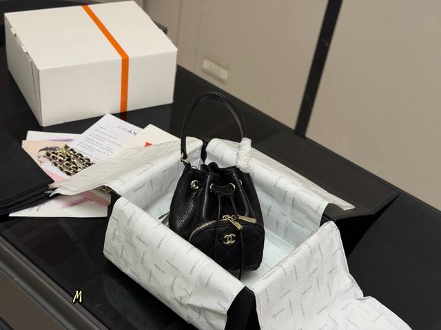 comes with packaging Chanel 22B ceiling small bag Black lychee grain cowhide ch