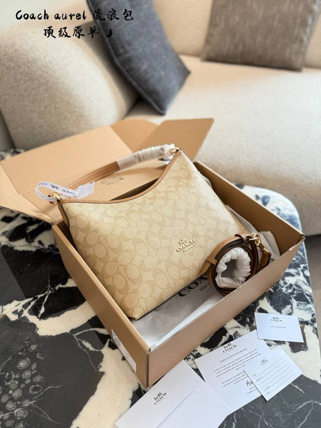 Top original Coach's new white moonlight hobo bag The new glacier white color is