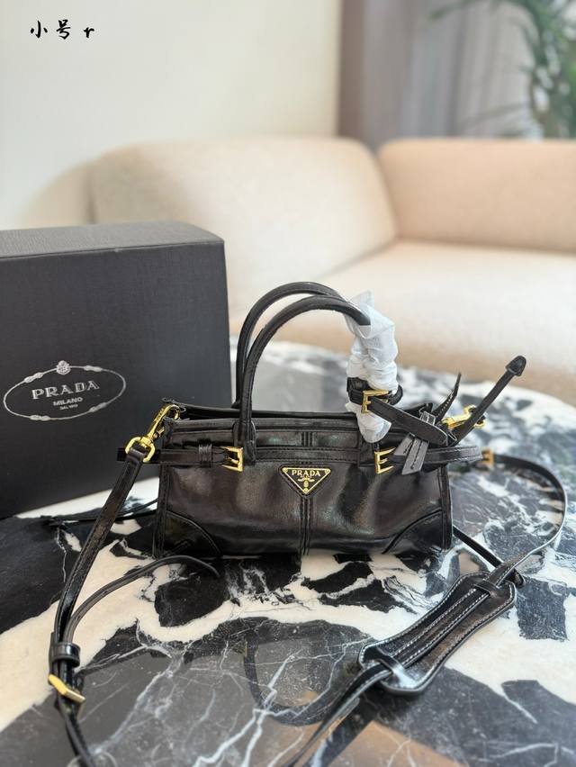 Prada's new mini Bonnie bag is so cute! Prada's new mini Bonnie bag is so small
