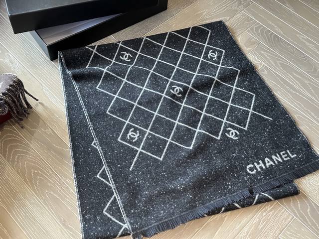 With boxSize: 185*45Cm Chanel autumn and winter black and gray scarfFeels very s