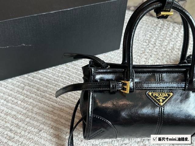 Upgraded version waxed leather Size: 24 13Cm prada