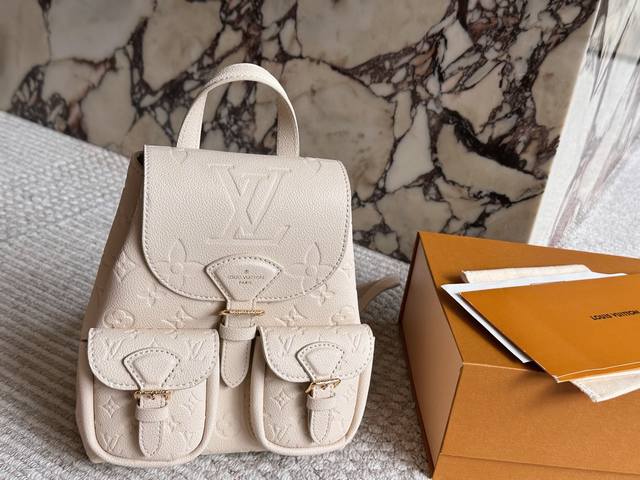 with box replica size 22 18cm L's new black and gold backpack very convenient!