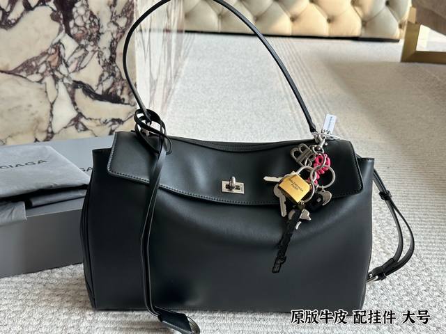 with pendant Original leather with pendant and gift box Size: 35*23Cm Balenciag