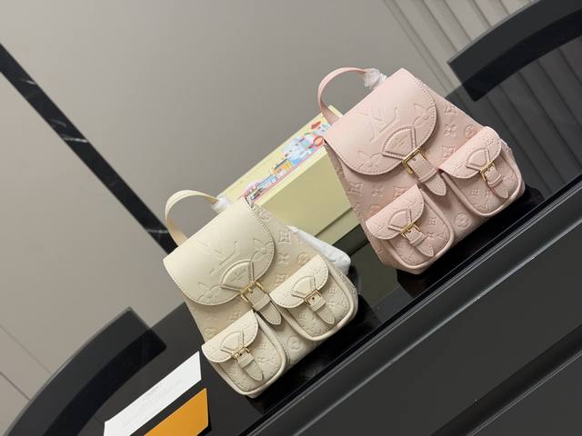 Comes with box Size: 19*23cm Lv new mini backpack, So gentle~ How can you resis