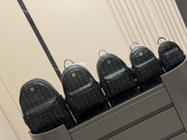 Mcm classic backpack features a three-dimensional and natural floral pattern. Th