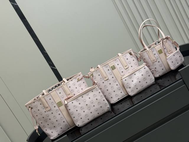 Comes with airplane box Size: 34*30Cm 31*26Cm 22*21Cm I really think it looks g