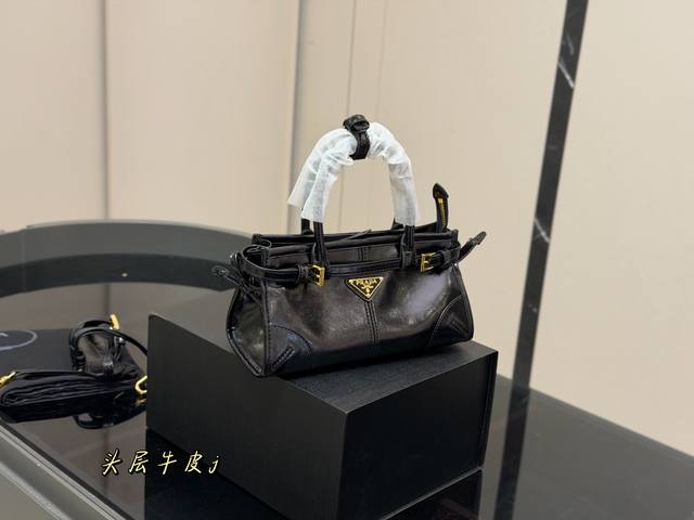 With folding boxSize: 24.12Cm Prada leather Soft Lux You can't miss this underar