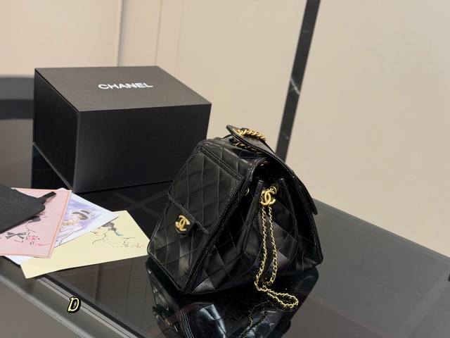 comes with a folding box airplane boxChanel 25 Bag, the small size is absolutel