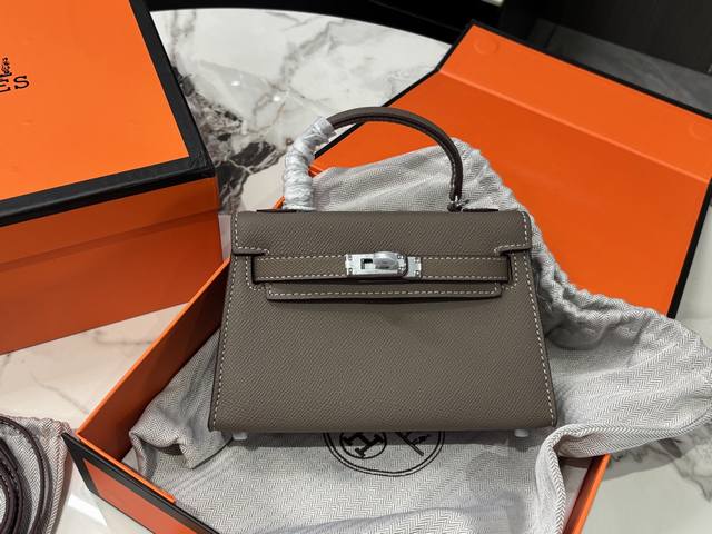 comes with a folding box airplane box 19Cm Herm