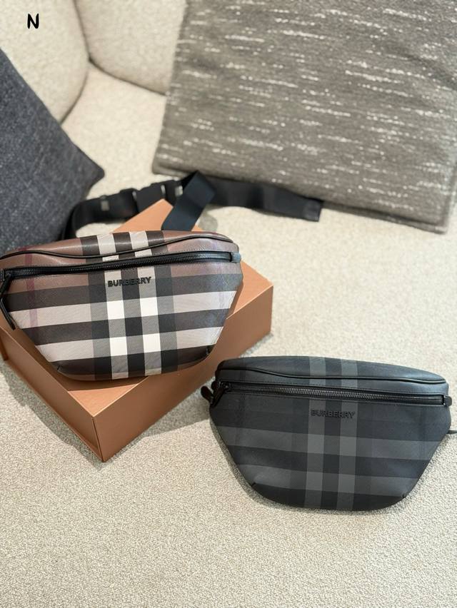 Burberry waist bag. A crossbody bag that can be both sweet and savory. Burberry'