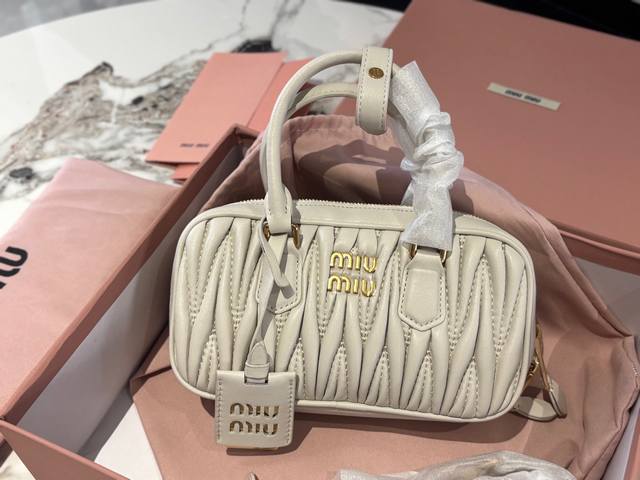 Upgraded version with box Size: 19cm Mini size Miumiu bowling bag is just the ri